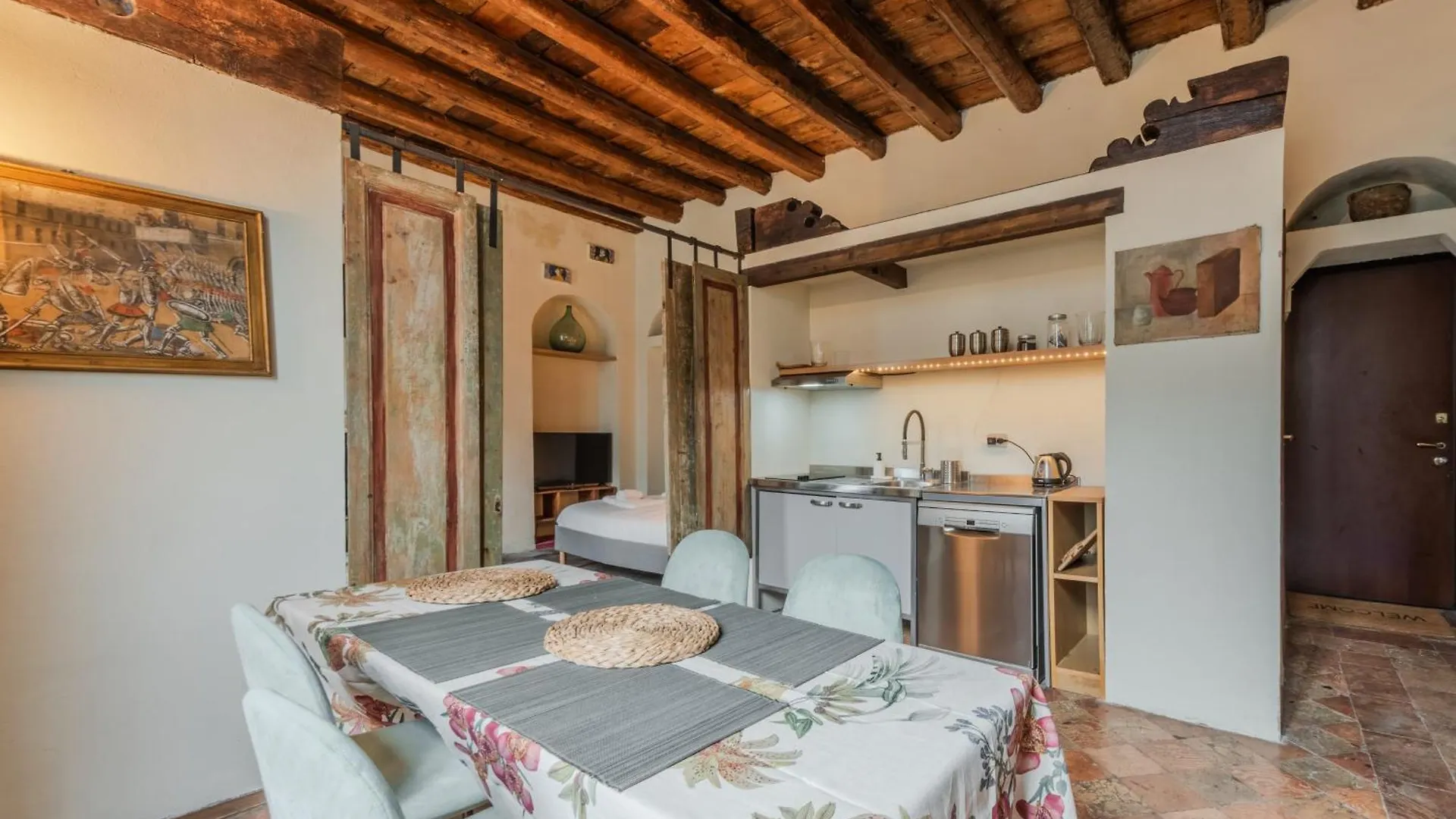 Porta Garibaldi Antique Charm location