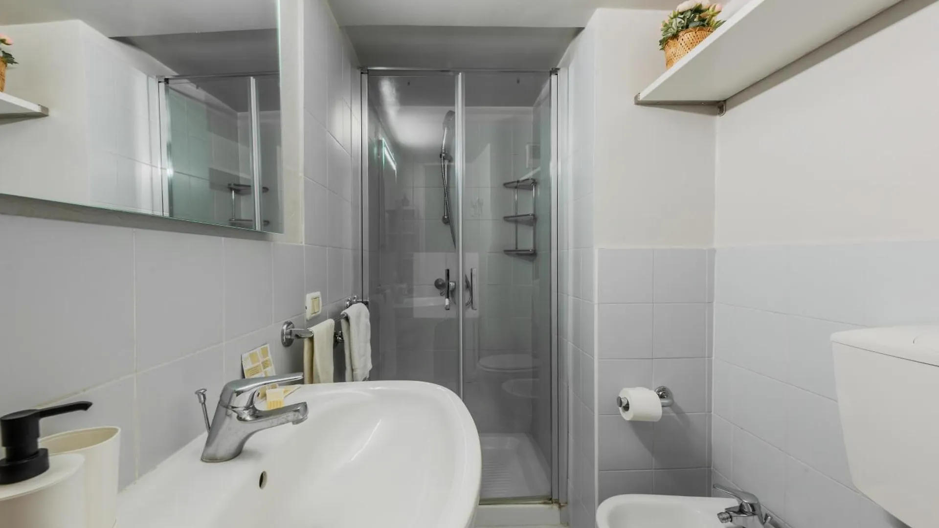 Porta Garibaldi Antique Charm Apartment Milan